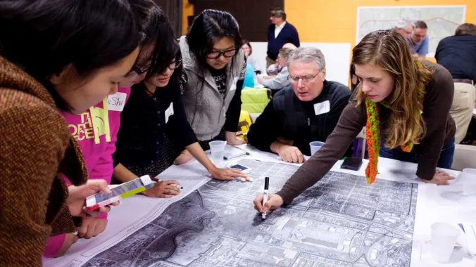 people viewing map
