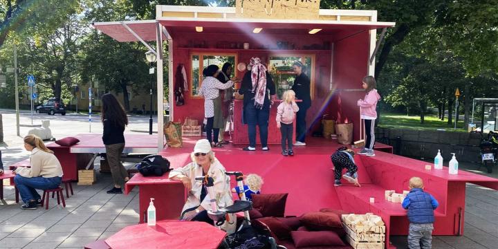 women and children sitting at praxagora kok project in Stockholm